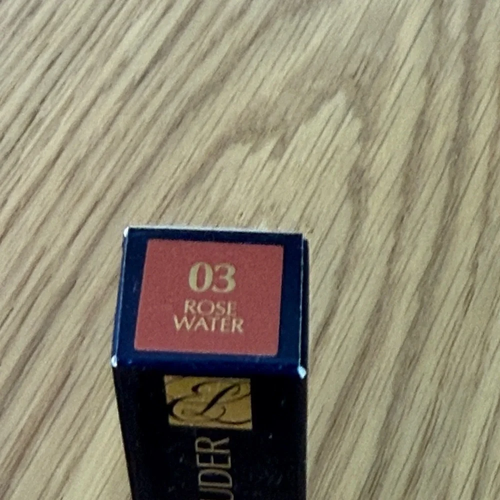 Estee Lauder Glossy Pout Lip Oil in Rose Water